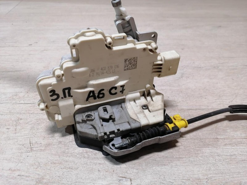 Audi A6 C7 замок двери задний правый