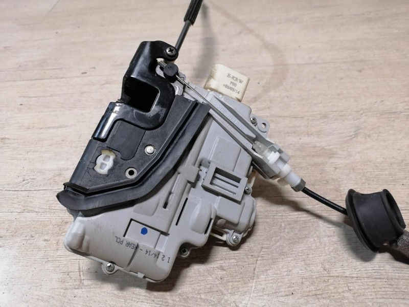 Audi A6 C7 замок двери задний правый