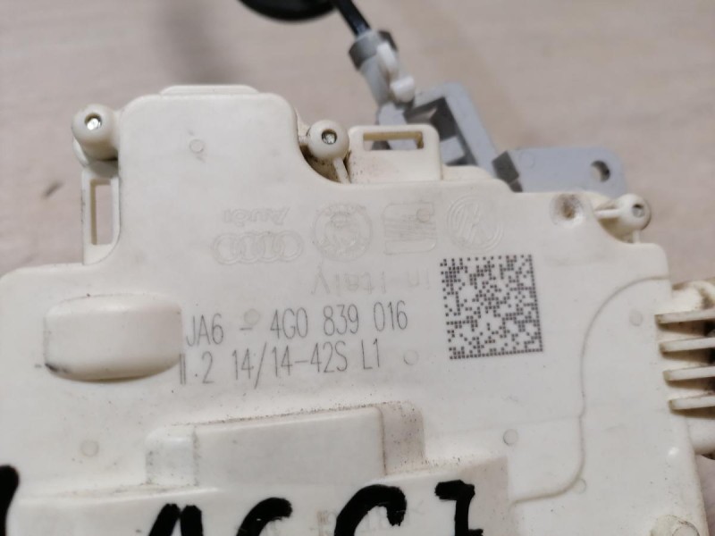 Audi A6 C7 замок двери задний правый