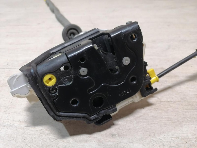 Audi A6 C7 замок двери задний левый