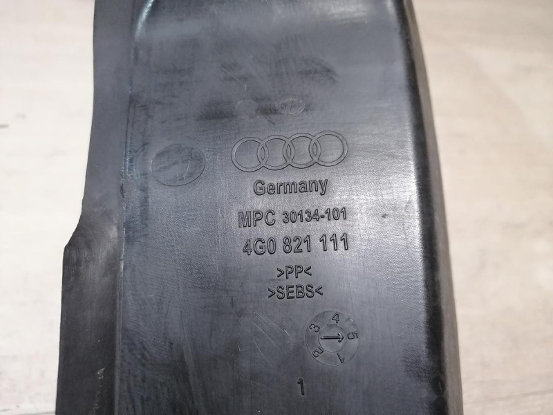 Audi A6 C7 пыльник крыла левый