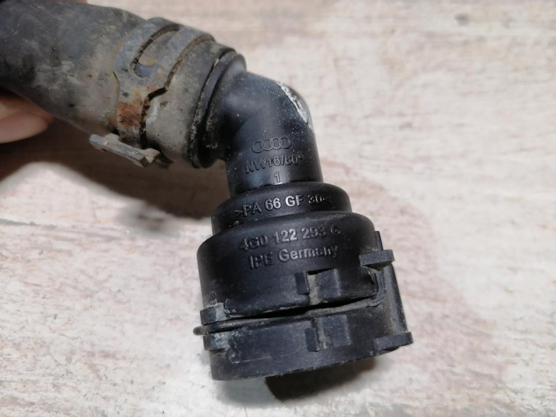 Audi A6 C7 патрубок охлаждения двигателя 4g0122058c