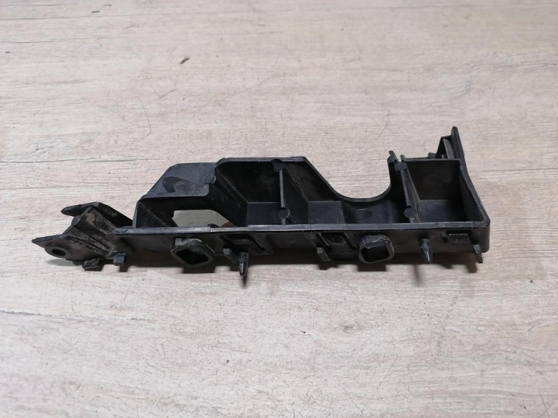 Audi A6 C7 крепление переднего бампера левое