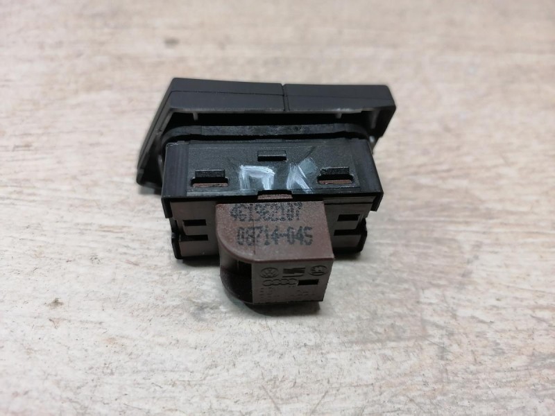 Audi A6 C7 кнопка блокировки двери передняя левая