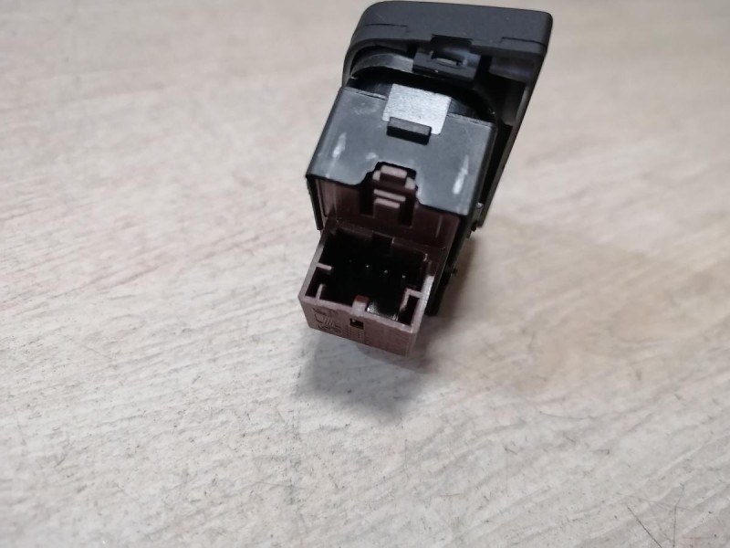 Audi A6 C7 кнопка блокировки двери передняя правая