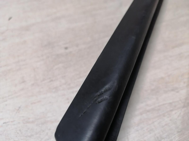 Audi A6 C7 молдинг лобового стекла правый деф