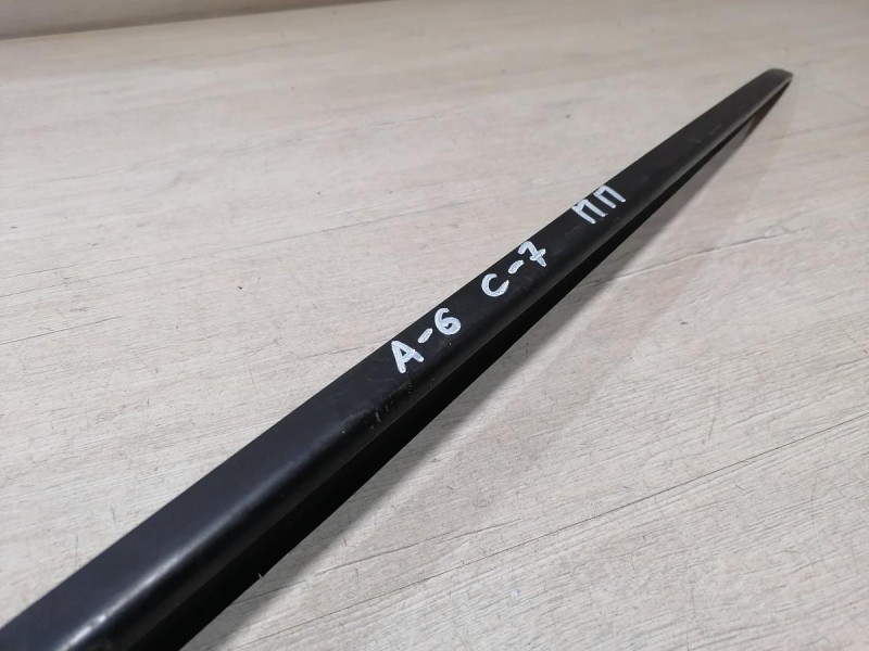 Audi A6 C7 молдинг лобового стекла правый деф