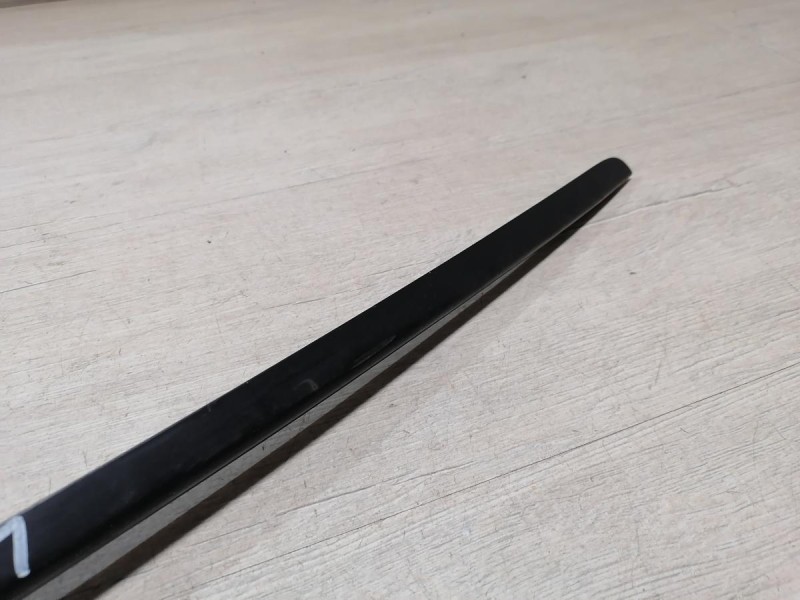 Audi A6 C7 молдинг лобового стекла правый деф