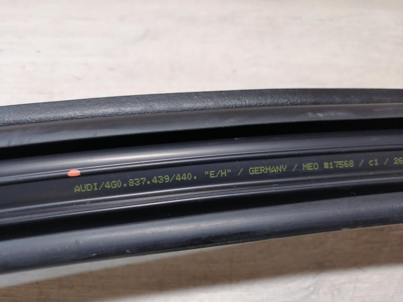 Audi A6 C7 бархотка верхняя передняя левая