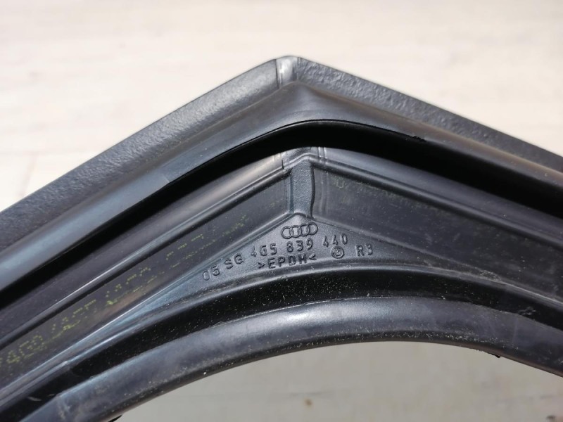 Audi A6 C7 бархотка верхняя задняя правая