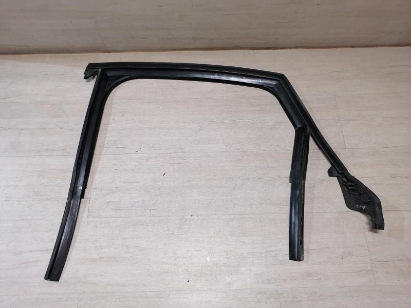 Audi A6 C7 бархотка верхняя задняя левая