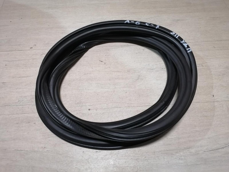 Audi A6 C7 уплотнитель дверного проема задний правый