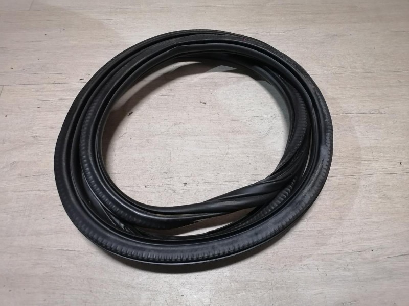 Audi A6 C7 уплотнитель дверного проема задний правый