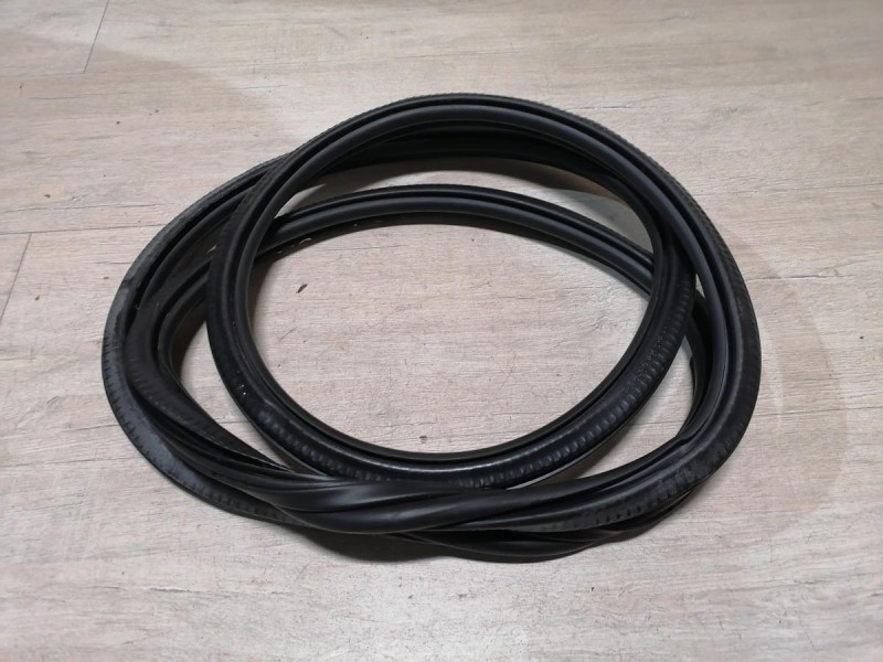 Audi A6 C7 уплотнитель дверного проема задний левый