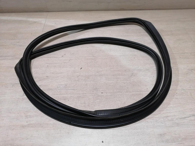 Audi A6 C7 уплотнитель багажника