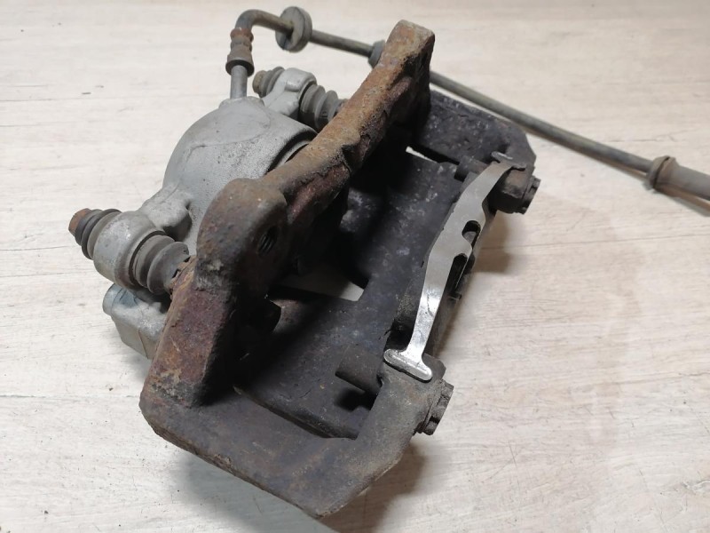 Audi A6 C7 суппорт тормозной передний левый