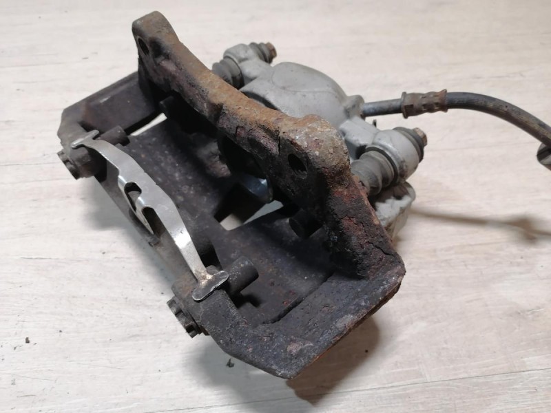 Audi A6 C7 суппорт тормозной передний левый