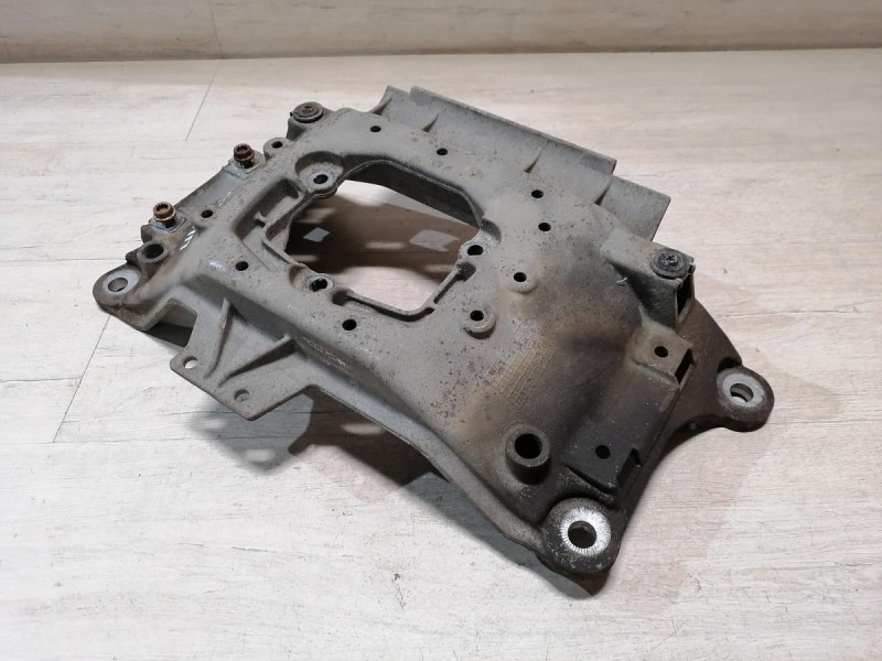 Audi A6 C7 кронштейн коробки балка под коробку акпп