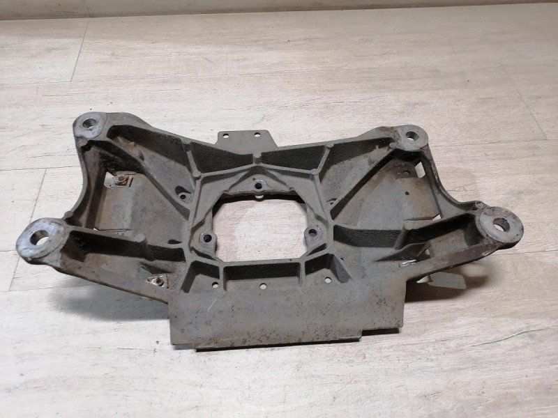 Audi A6 C7 кронштейн коробки балка под коробку акпп