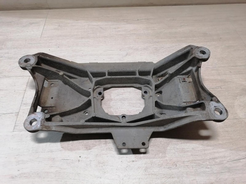 Audi A6 C7 кронштейн коробки балка под коробку акпп