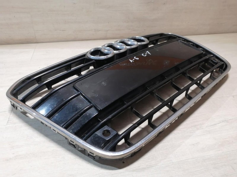 Audi A6 C7 решетка радиатора