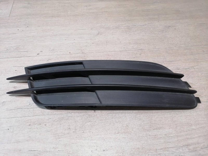 Audi A6 C7 решетка переднего бампера левая заглушка