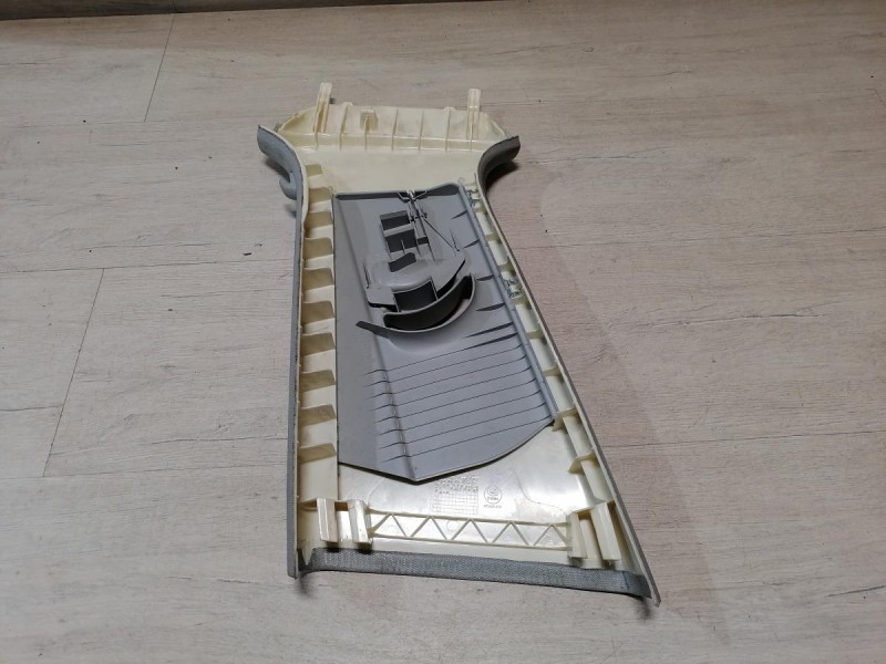 Audi A6 C7 обшивка средней стойки верхняя правая