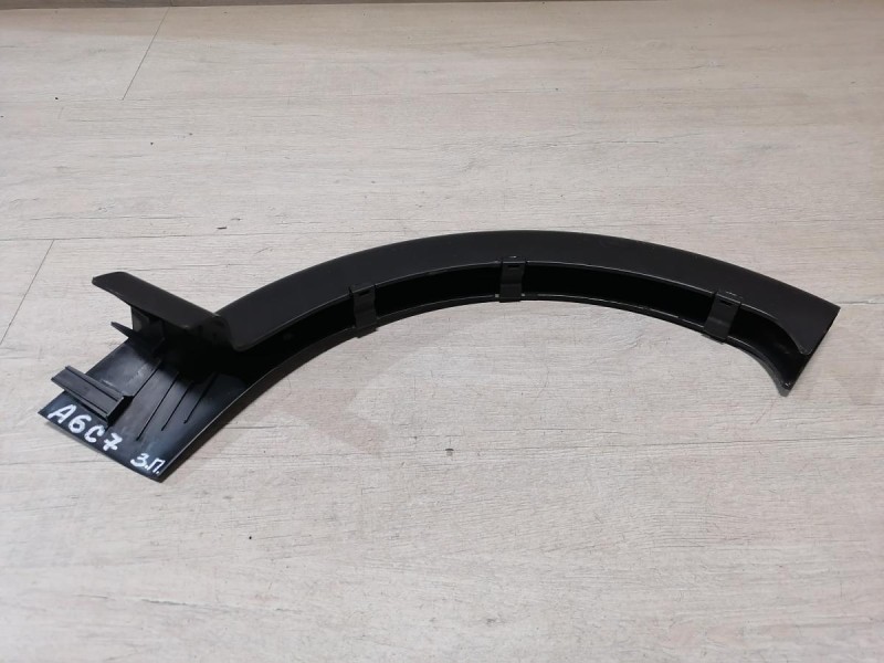 Audi A6 C7 обшивка петли багажника правая