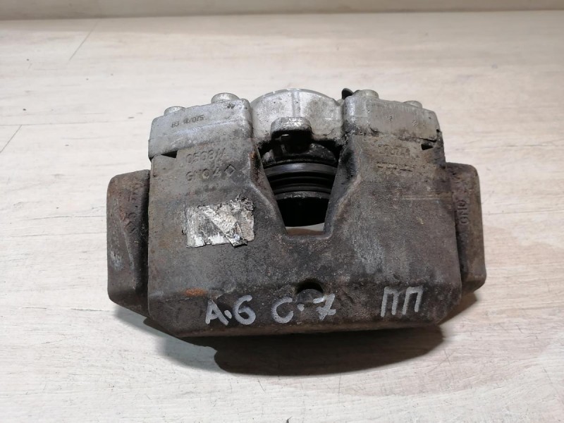 Audi A6 C7 суппорт передний правый без направляющих