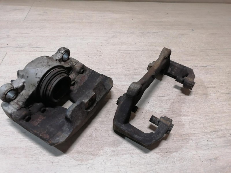 Audi A6 C7 суппорт передний правый без направляющих