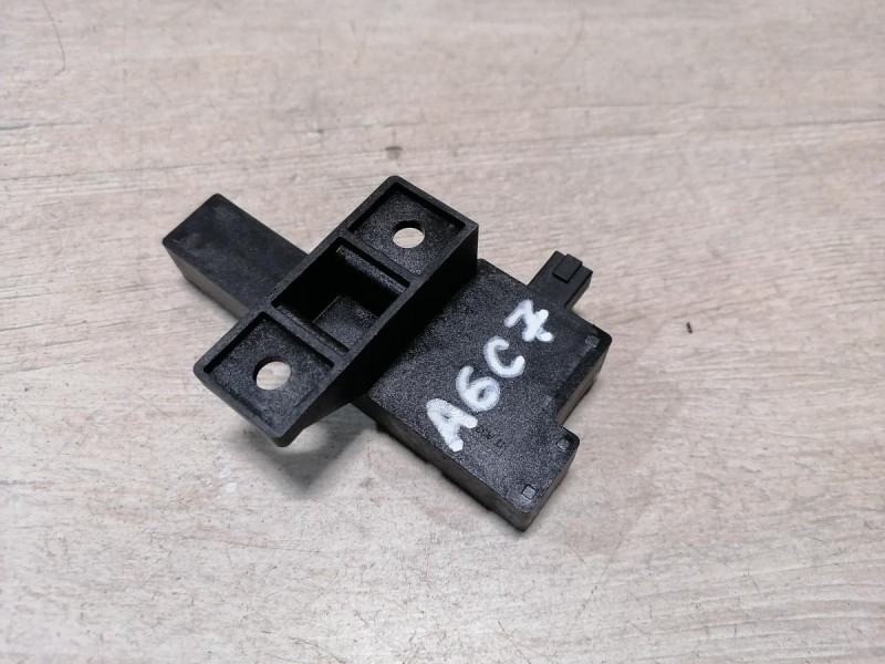 Audi A6 C7 антенна бесключевого доступа