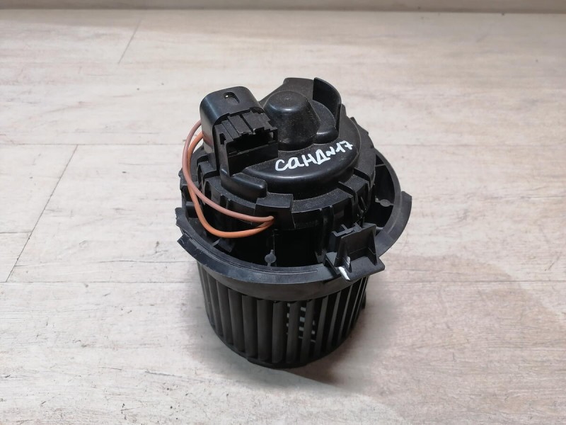 Sandero 2 №17 моторчик печки деф