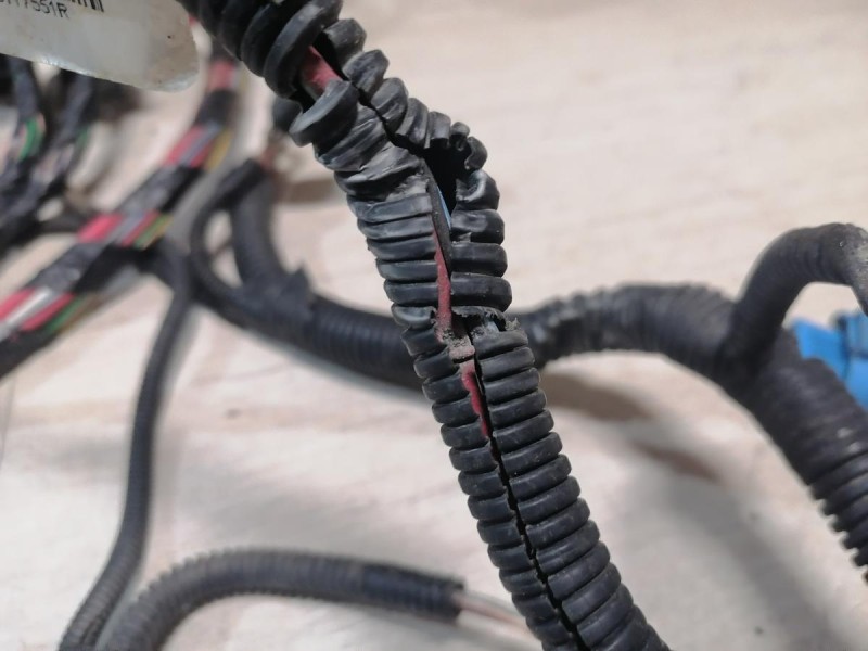 Sandero №17 проводка двигателя 8кл конд деф