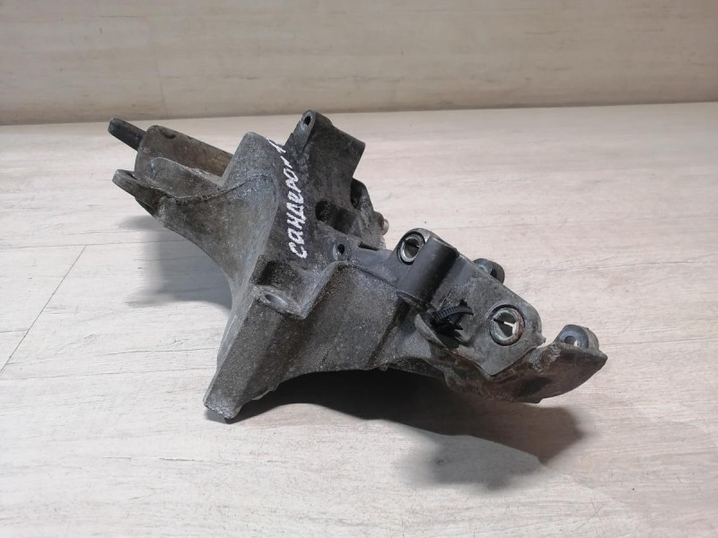 Sandero №17 кронштейн генератора кондиционера деф