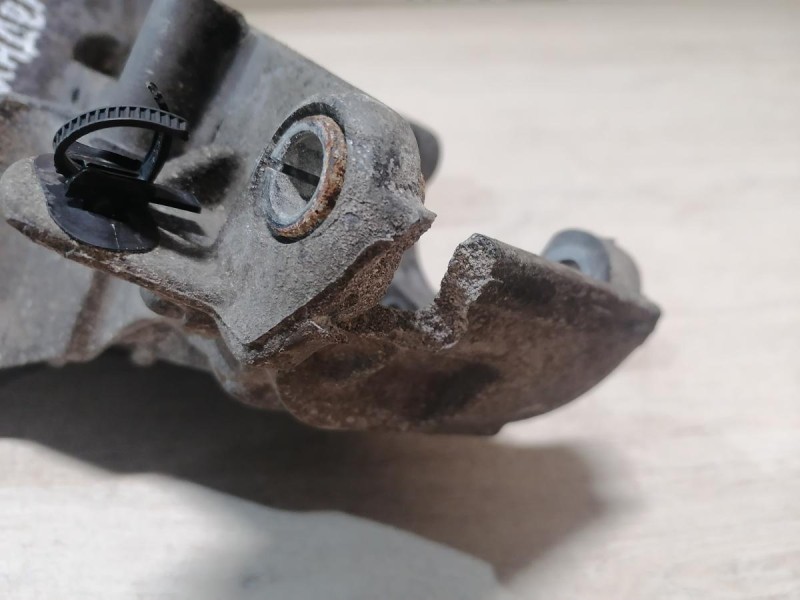 Sandero №17 кронштейн генератора кондиционера деф