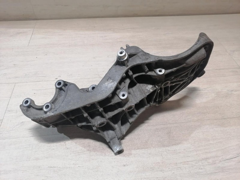 Sandero №17 кронштейн генератора кондиционера деф