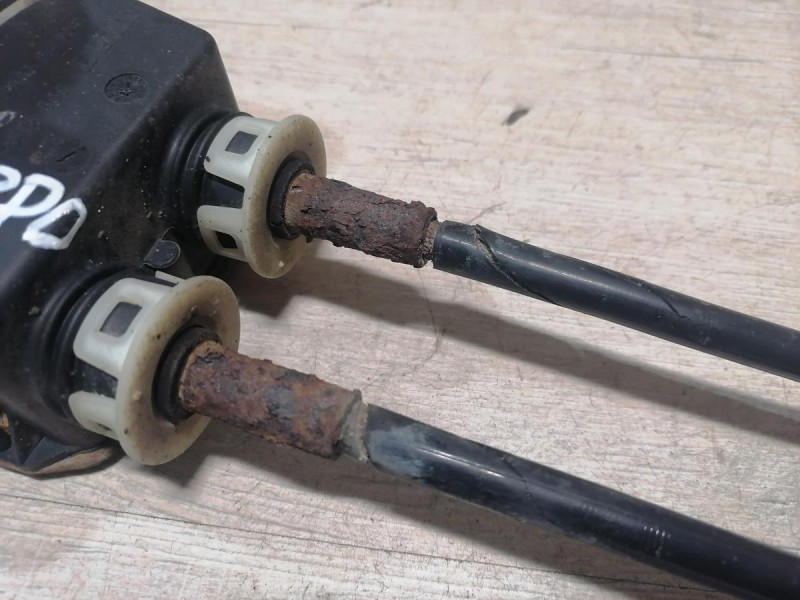 Sandero №17 кулиса мкпп тросиковая в сборе