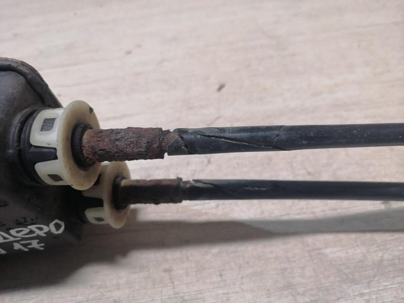 Sandero №17 кулиса мкпп тросиковая в сборе