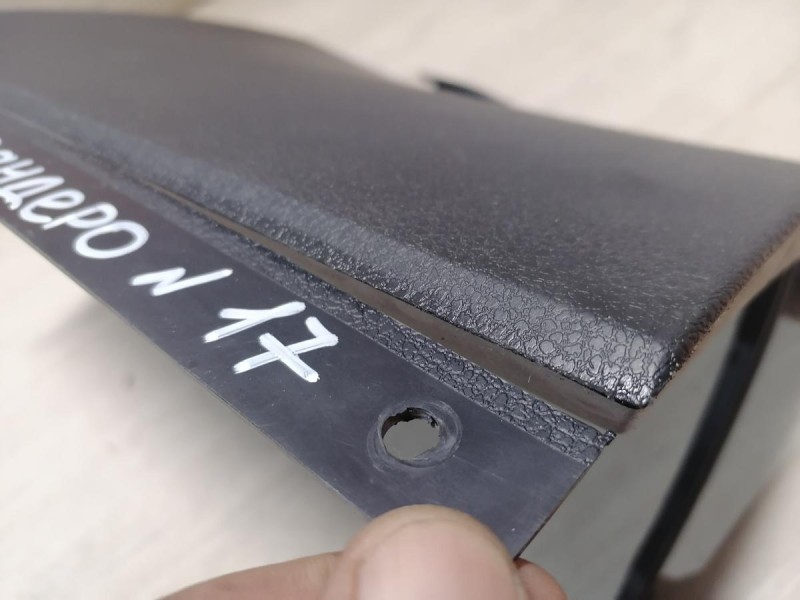 Sandero №17 бардачок деф