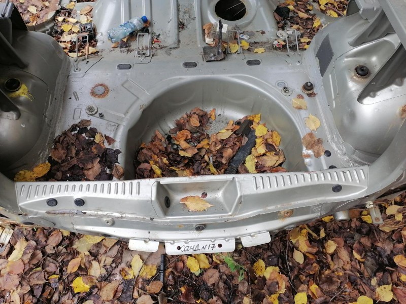 Sandero №17 панель задняя ниша под запаску деф