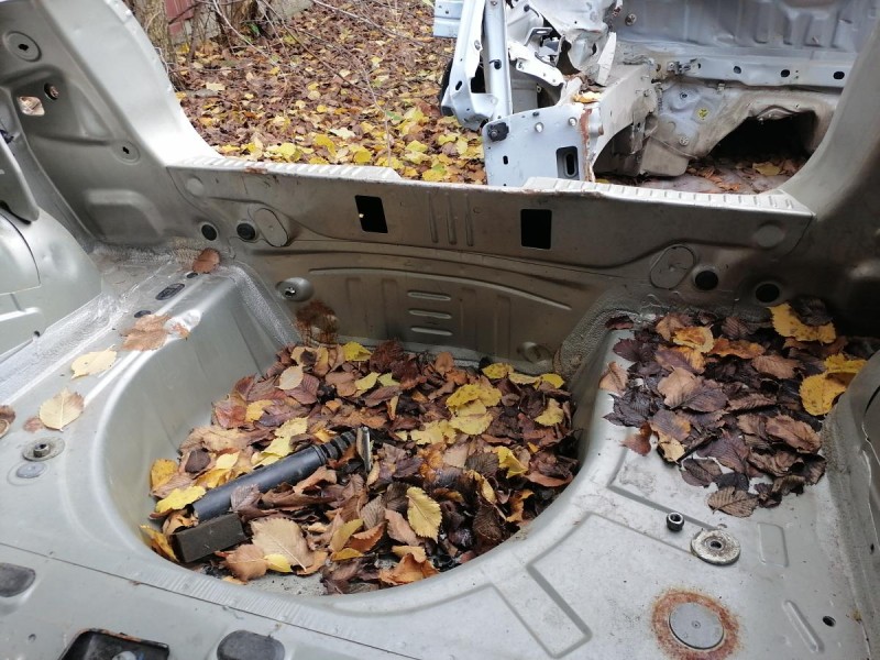 Sandero №17 панель задняя ниша под запаску деф