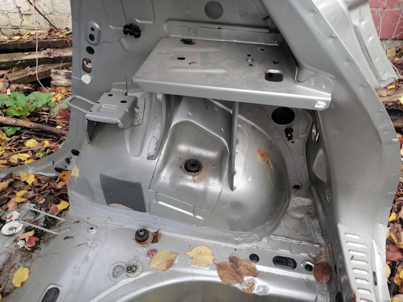 Sandero №17 крыло заднее правое деф