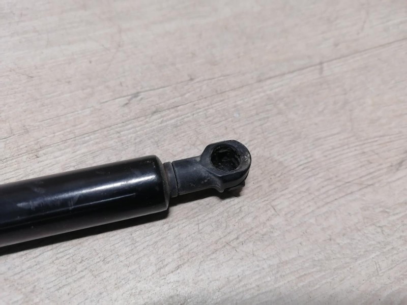 Actyon №2 амортизатор крышки багажника