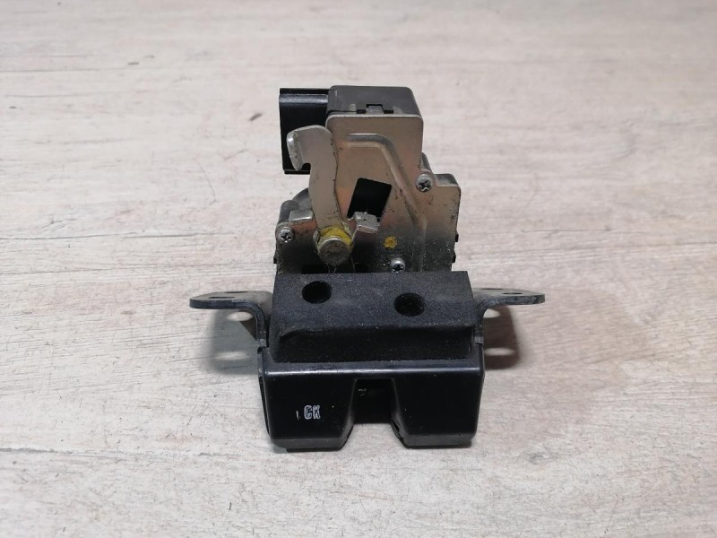 Actyon №2 замок багажника