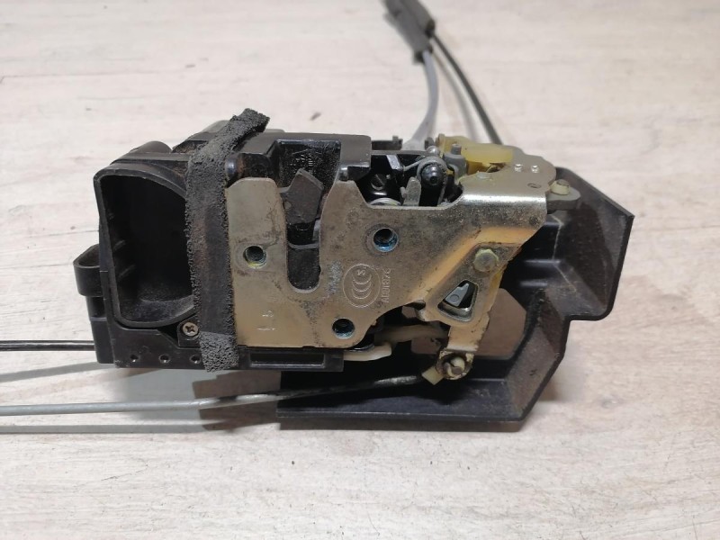 Actyon №2 замок двери передний левый