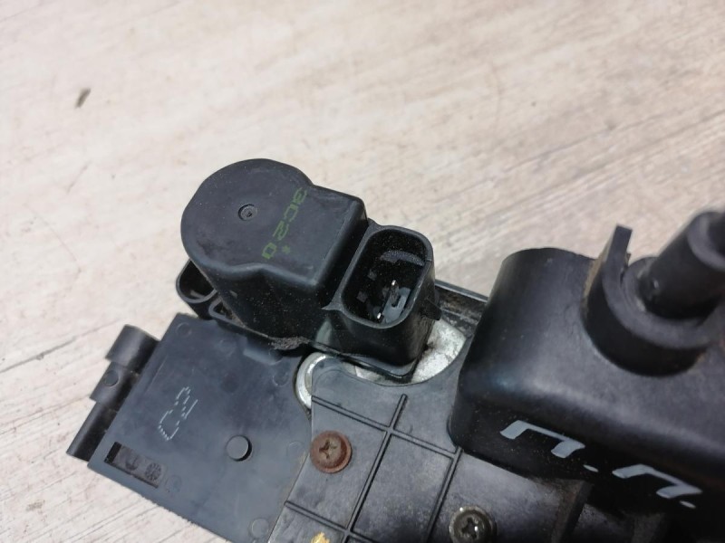 Actyon №2 замок двери передний правый