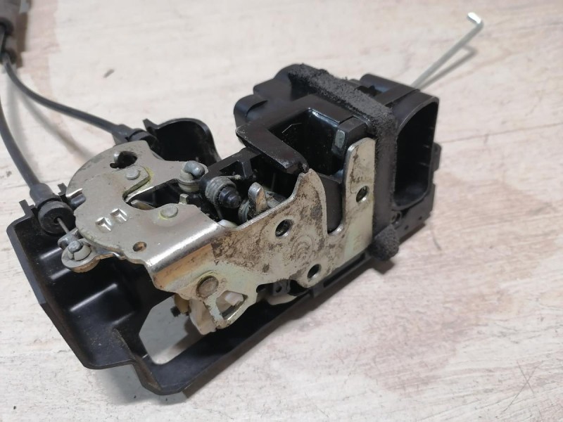 Actyon №2 замок двери передний правый