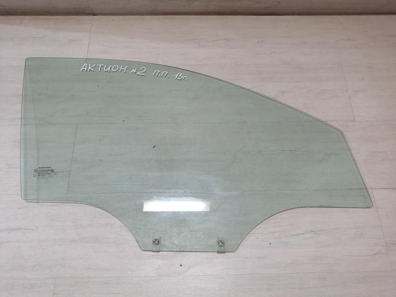 Actyon №2 стекло переднее правое 13