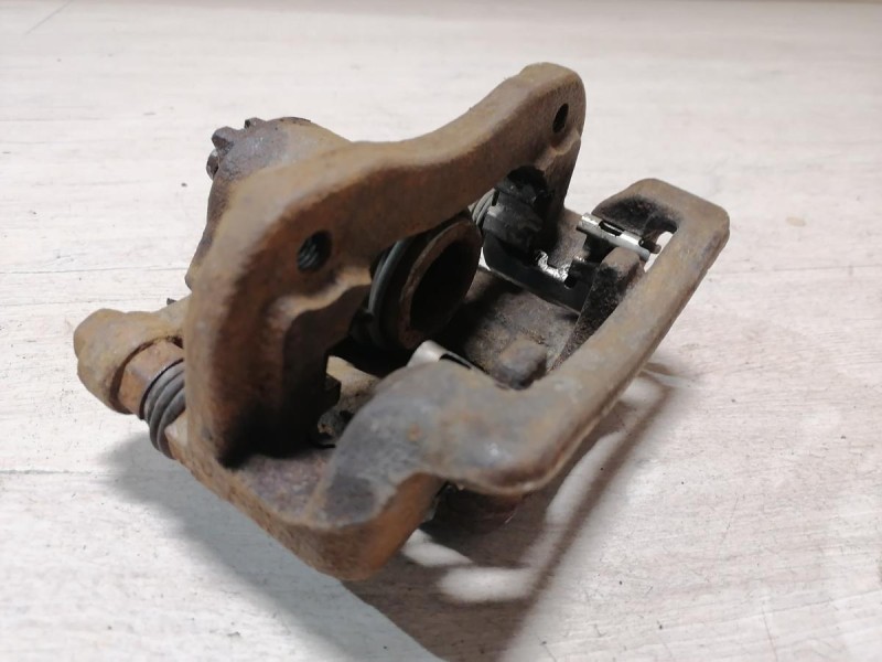 Actyon №2 суппорт задний правый