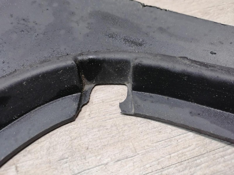 Actyon №2 брызговик задний правый деф